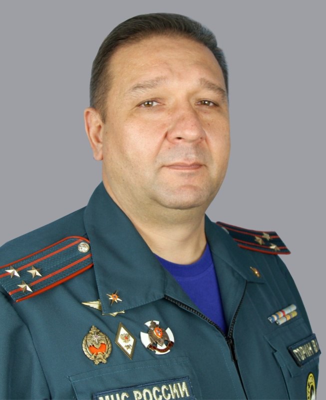 Владимир Горин назначен главой МЧС по Башкортостану Указ об этом подписал президент Владимир Путин 11 февраля Горин с июня 2025 года был и о руководителя ведомства а до этого занимал должность замначальника а после начальника управления надзорной деятельности и профилактической работы Он сменил на посту Марата Латыпова который ушел в отставку в июне 2025 года после выхода на пенсию Новому главе МЧС Башкирии 49 лет он уроженец Мелеузовского района Окончил Екатеринбургское пожарно техническое училище МВД Уфимский юридический институт МВД и факультет руководящих кадров Академии ГПС МЧС С 1997 по 2013 годы служил в пожарном надзоре в Мелеузе и районе затем перешел в республиканское управление  Обратная связь  Подписаться  Подписаться в MАХ