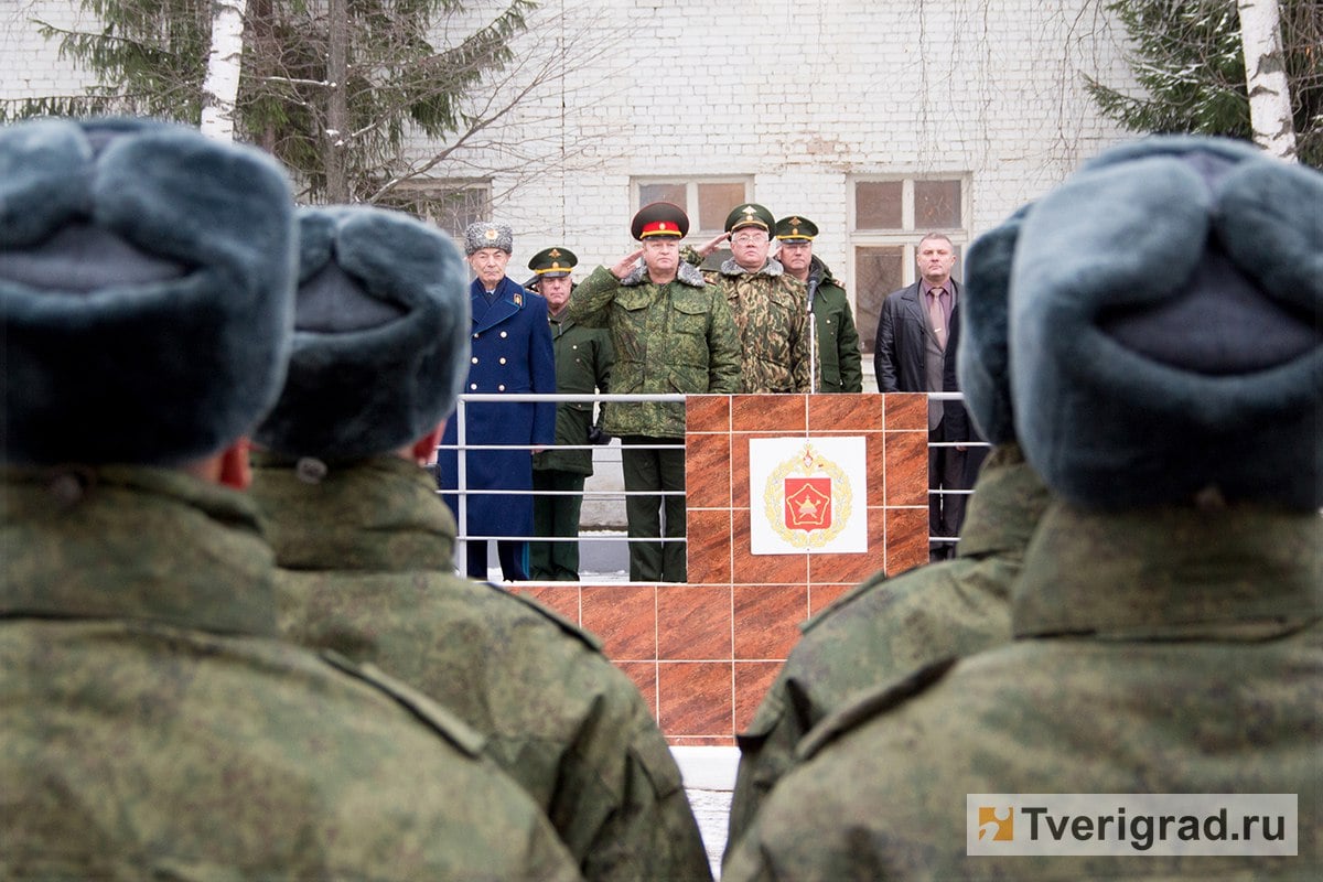 В Госдуме одобрили новые правила призыва на срочную службу в армию  Комитет Госдумы по обороне рекомендовал депутатам рассмотреть в первом чтении законопроект, касающийся исполнения решений о призыве на срочную службу в течение года.   #RT #весенний_призыв #госдума #призыв #призыв_в_армию