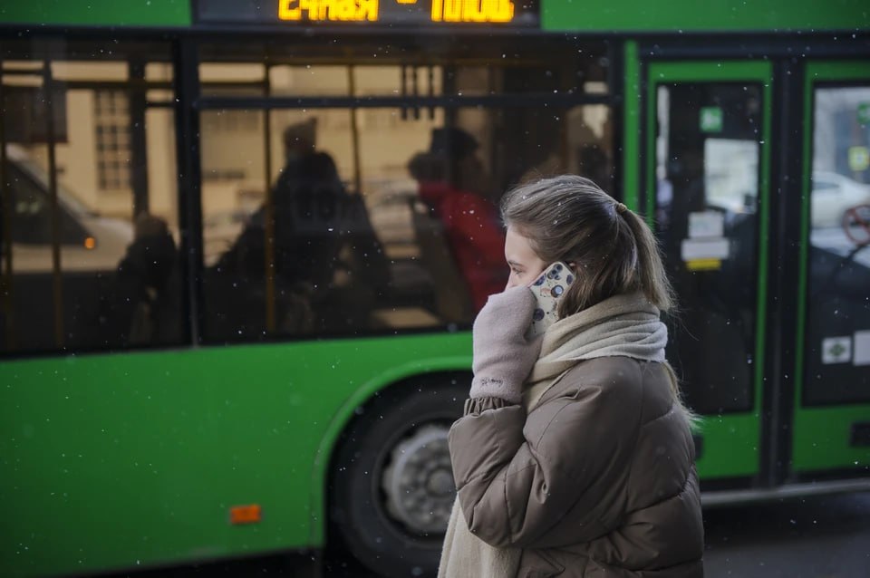 В Копейске и Кременкуле с января появятся новые автобусные маршруты  В январе 2025 года под Челябинском начнут работу два новых автобусных маршрута. Маршрут №12 свяжет Копейск и поселок 2-й участок. Автобус №149 будет курсировать между Осиновкой и Кременкулем.  Как уточнили в ОГКУ «Организатор перевозок», автобус №12 поедет в Копейске по улице Сутягина, проспекту Победы, Коммунистическому проспекту, проспекту Ильича, улицам Темника, Калинина, Кирова, Забойщиков, Дундича, Масленникова.  Маршрут будет обслуживать единственный микроавтобус. В первый рейс он выедет 3 января.Одновременно в поселок 2-й участок перестанет заезжать автобус №10.  Маршрут №149 также будет обслуживать один микроавтобус. Первый рейс намечен на 3 января. Автобус поедет через деревни Осиновка и Малиновка, поселок Северный, далее двинется по дороге Шершни - Северный - Обход города Челябинска, затем свернет на улицы Дорожную, Уральскую, Набережную, Лесную и Ленина в Кременкуле.