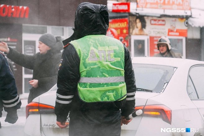В этом году наибольшее количество ДТП с участием подростков произошло в Центральном округе за девять месяцев зафиксировали 56 случаев Об этом ngs55news рассказали в областном УМВД Всего в регионе произошло 325 аварий в результате которых 2 ребенка погибли и 355 получили ранения В 2024 году максимальное число инцидентов зарегистрировано в Кировском округе их было 46 За прошлый год зафиксировали 415 ДТП с участием детей из которых 6 закончились гибелью несовершеннолетних еще 459 юных омичей получили травмы Проблема также затрагивает и юных пешеходов В 2024 году зарегистрировано 160 инцидентов с их участием один ребенок погиб остальные получили травмы За первые девять месяцев текущего года произошло 105 случаев в которых пострадали 106 несовершеннолетних NGS55 теперь в MAX