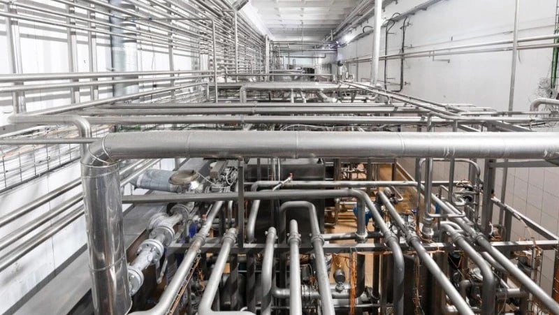 В Холмском районе модернизировали сети теплоснабжения почти 700 жителей почувствовали разницу В селе Чехов завершилась модернизация участка теплосетей специалисты заменили более километра изношенных трубопроводов Работы затронули 13 многоквартирных домов школу детский сад дом культуры и творчества а также учреждение для престарелых Подробности на нашем сайте Подписаться на нас Telegram I MAX Прислать нам новость Sakhonlinebot