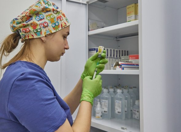 Медицинскую помощь с 1 сентября смогут оказывать врачи без высшего образования Фельдшеры и акушерки получат право исполнять обязанности врачей Читать подробнее на сайте