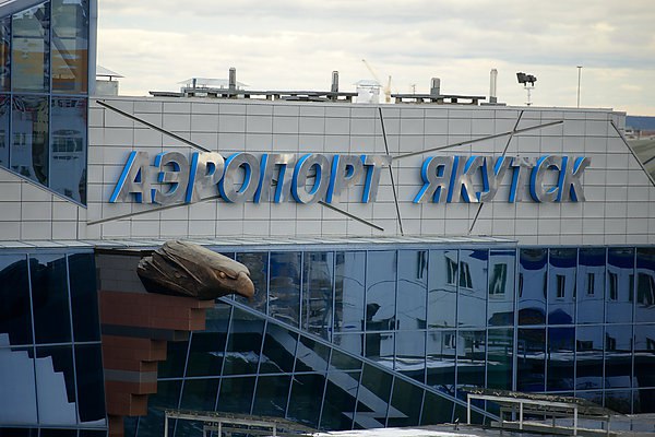 Прокуратура добилась возобновления субсидированных авиаперевозок в Якутии В Якутии возобновили субсидируемые авиаперевозки приостановленные из за нехватки бюджетных средств Об этом сообщает Интерфакс со ссылкой на данные пресс службы Генпрокуратуры РФ По поручению Генпрокуратуры РФ Восточно Сибирская транспортная прокуратура провела проверку Было внесено представление главе Якутии В настоящее время авиасообщение по специальным тарифам возобновлено говорится в сообщении Уточняется что субсидируемые авиаперевозки по 23 социально значимым маршрутам в Якутии были прекращены с сентября из за нехватки выделенных субсидий на 2025 год aviaru net n290118