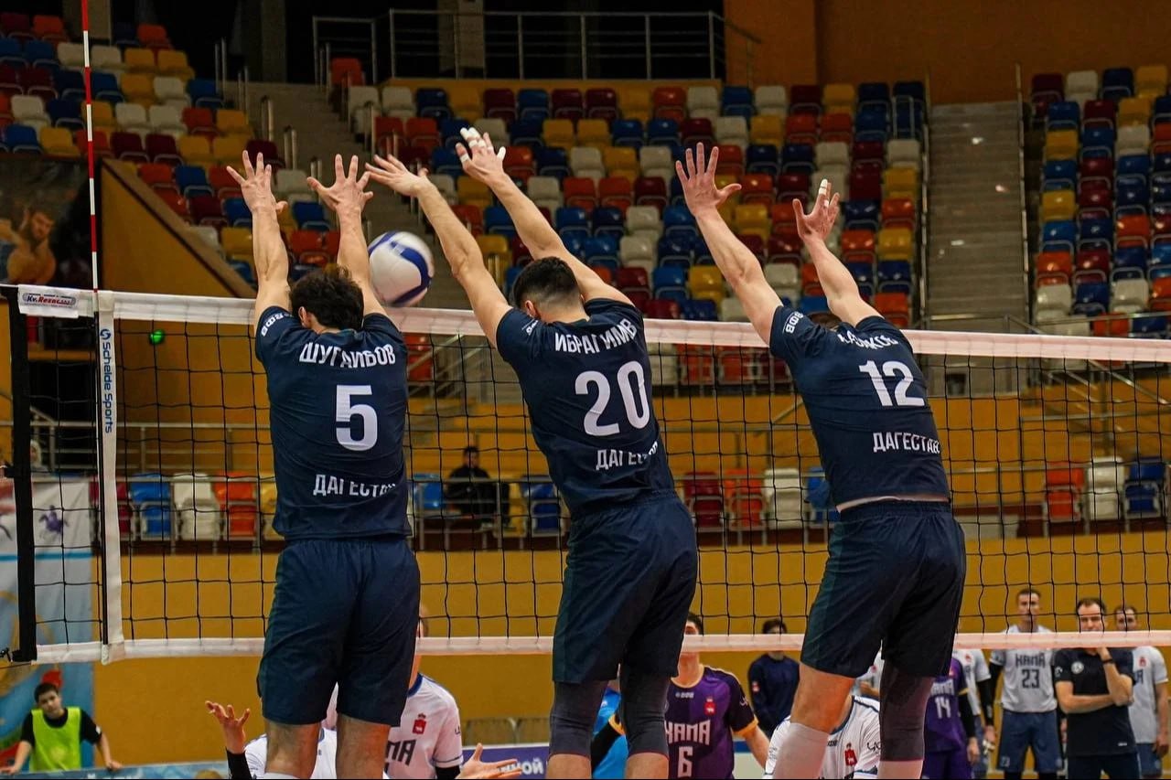 Каспийск примет матчи Чемпионата России по волейболу Матчи 16 го тура Чемпионата России по волейболу Высшей лига А клуб Дагестан проведет 21 22 февраля в Каспийске На площадке Дворца спорта имени Али Алиева дагестанская команда примет команду Университет из Барнаула Оба матча команд начнутся в 19 00 часов Дагестан подходит к очередному туру на последнем 13 ом месте турнирной таблицы а соперник расположился строчкой выше