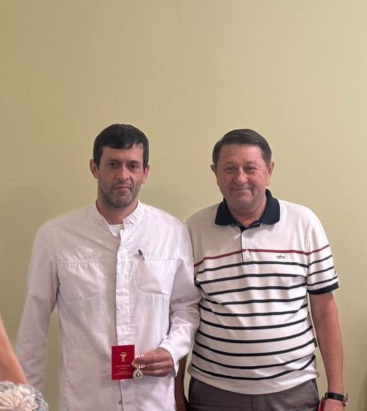 Медики из Дагестана награждены медалями «За милосердие и помощь» в подшефном Михайловском районе   В районной больнице Михайловского района Запорожской области два врача из Дагестана – Расул Сафаров и Марат Малламагомедов – получили медали «За милосердие и помощь». Награды вручены по окончании их командировки.    Военная комендатура Михайловского района особо отметила высокий профессионализм и значительный вклад дагестанских докторов в оказание медпомощи населению в непростых условиях.