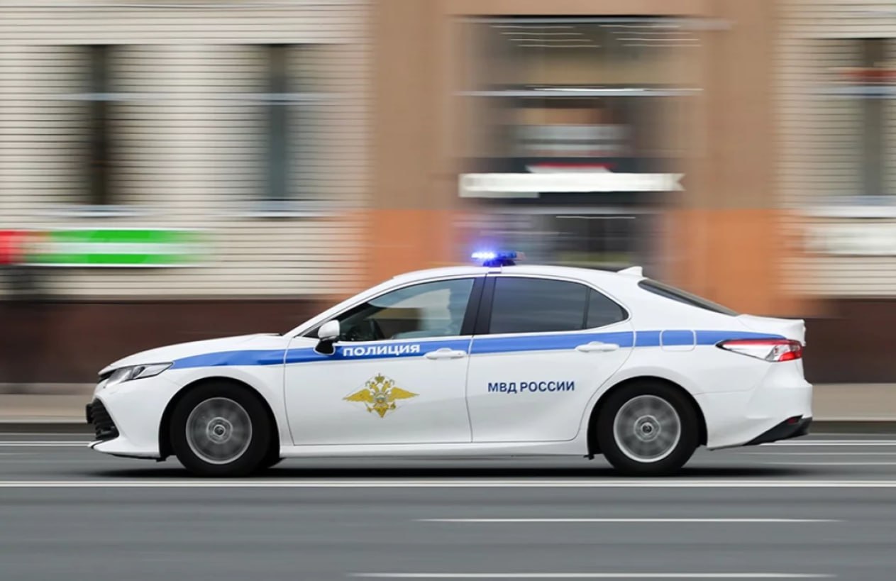 В Краснодаре очевидцы помогли задержать мужчину, нападавшего на людей  Инцидент произошел днем 10 августа на улице 70-летия Октября. Выяснилось, что 24-летний местный житель набросился на прохожего, с которым у них началась драка. В конфликт вмешалась пожилая женщина и пострадала от рук нападавшего. Она доставлена в больницу.  Неравнодушные прохожие успели остановить мужчину и удерживали его до приезда полиции. В настоящее время злоумышленник госпитализирован в специализированное учреждение. По факту произошедшего проводится проверка.  Подписаться на «АиФ-Юг»