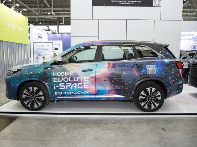 В России представили обновленный кроссовер Evolute i-SPACE В рамках Международной промышленной выставки ИННОПРОМ, проходящей в Екатеринбурге, российский бренд Evolute представил обновленный кроссовер i-SPACE. Как сообщает пресс-служба компании, новинка будет доступна в 5- и 7-местном исполнении, а о старте предзаказов на обновленную модель будет сообщено дополнительно. Подробнее на сайте autostat.ru