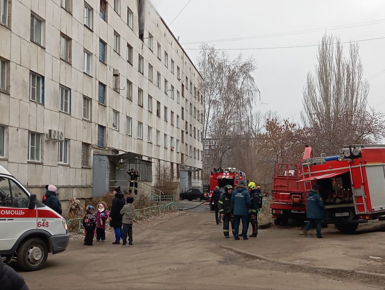 По данным пресс-центра МЧС два человека пострадали на пожаре в доме №2 по улице Набережной  На данный момент пожар полностью потушен.