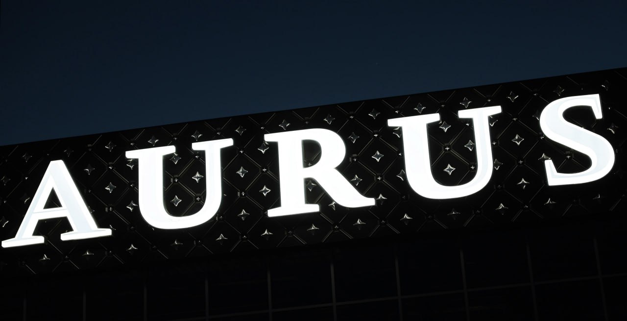 Бутик одежды под российским брендом Aurus планируется открыть в Москве Ожидается что в нем также будет возможность и сделать одежду на заказ рассказал журналистам коммерческий директор Aurus Collection Александр Глазырин в кулуарах Международной промышленной выставки Иннопром Беларусь Подписаться на РИА Недвижимость Все наши каналы