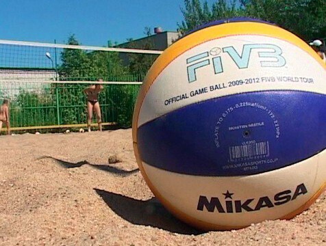 Калужские пляжники не прошли в полуфинал этапа Чемпионата России Барнаул принимал очередной этап Чемпионата России по пляжному волейболу. Здесь Калужская область оказалась представленной не только в мужской сетке, но и в женской. Правда, и там, и там это были смешанные пары.