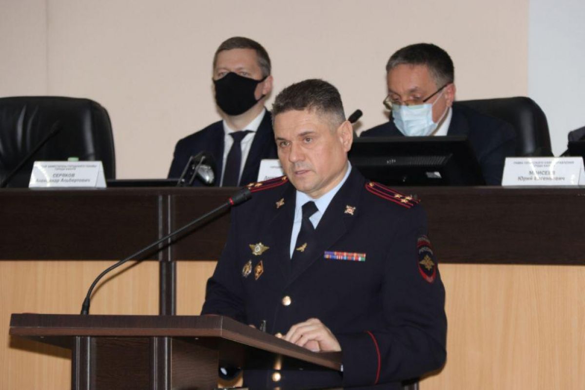 Задержанным за взятку в 3 млн рублей оказался экс начальник УМВД Калуги kaluganews ru fn 1778879 html В Калужской области под стражей находится бывший начальник городского УМВД полковник полиции Вадим Мартынов По данным прокуратуры в 2021 году занимая должность руководителя калужской полиции Мартынов получил незаконное денежное вознаграждение в размере 3 миллионов рублей Прислать новость Подписаться