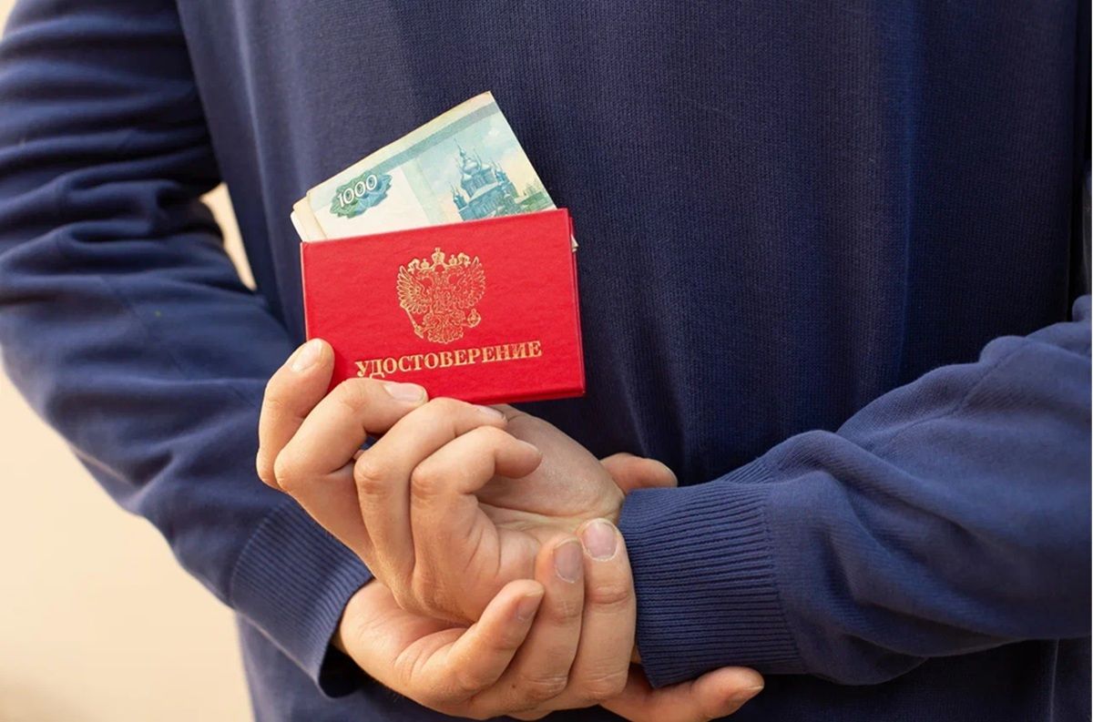 Сотрудник калужского МВД попался на крупной взятке в 3 миллиона рублей kaluganews ru fn 1778839 html В Калужской области оперативники выявили факт противоправной деятельности должностного лица Центра профессиональной подготовки УМВД России по региону Прислать новость Подписаться