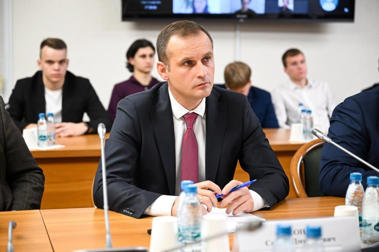 Глава комитета Госдумы по охране здоровья Сергей Леонов предложил вернуть систему вытрезвителей, чтобы снять нагрузку на медицину. А какие-то иные идеи, кроме отката в совок, депутаты вообще продуцировать способны? И где вы собираетесь брать персонал для вытрезвителей, когда с медиками и медперсоналом и так дичайший дефицит? Или и тут «ценных иностранных специалистов» привлечем? Riddle