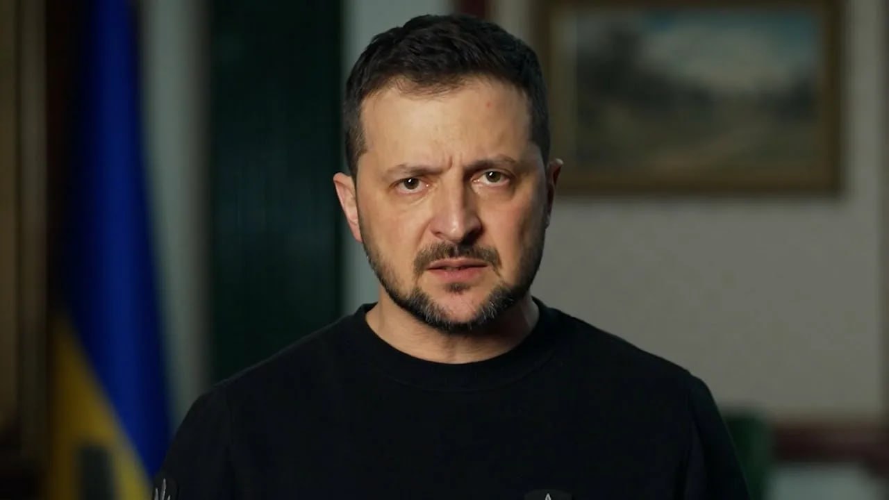 Украине требуется около $3 млрд внешней поддержки в месяц, не считая поставок вооружений, чтобы продолжать боротьбу с Россией. Это следует из данных Национального банка Украины, который представил сведения о состоянии резервов и уровне бюджетного дефицита страны в первой половине этого года. Если прикинуть, то финансовая поддержка киевского режима обходится Западу примерно в $36 млрд в год. Одно слово: «Дай!» Подпишись, Правда за нами
