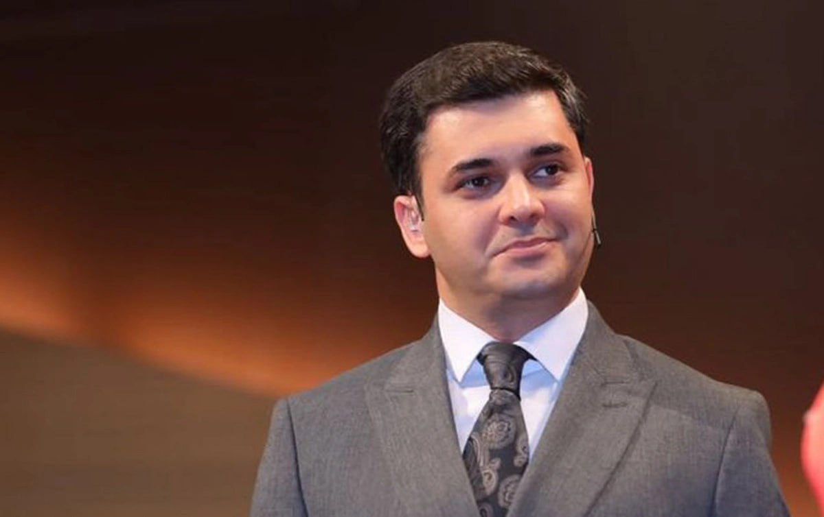 Через три дня на площади Азадлыг в Баку состоится военный парад приуроченный к пятой годовщине нашей Победы в Отечественной войне Как сообщает Qafqazinfo ведущим мероприятия назначен сотрудник телеканала AzTV Мумтаз Халилзаде который уже приступил к репетициям Командовать парадом будет первый заместитель министра обороны начальник Генерального штаба азербайджанской армии генерал полковник Керим Велиев Отметим что парады Победы ранее проходили в Баку в декабре 2020 года и в Ханкенди 8 ноября 2023 года ruoxuaz ведущийПарадаПобеды МумтазХалилзаде Новости Азербайджана Написать нам