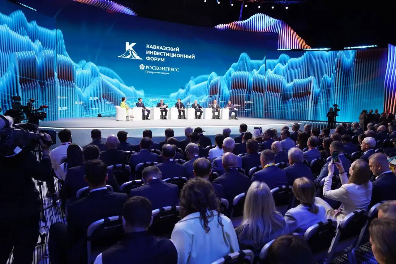 Кавказский инвестиционный форум пройдет весной на Ставрополье Мероприятие состоится 17 19 мая в многофункциональном выставочном центре МинводыЭКСПО сообщается на сайте КИФ На площадке соберутся представители власти бизнеса и экспертного сообщества Посетители оценят социально экономический потенциал регионов СКФО а также обсудят возможности запуска совместных проектов и другие вопросы Одним из главных событий форума станет церемония награждения лауреатов инвестиционной премии Вершина Фото телеграм канал губернатора Ставропольского края Владимира Владимирова Подписаться на 1777 в MAX