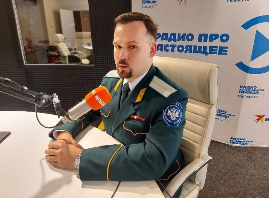 Участник СВО стал вице губернатором Кубани Губернатор Краснодарского края Вениамин Кондратьев назначил заместителей Первым вице губернатором остался Игорь Галась он продолжит курировать финансы и экономику Андрей Коробка отвечает за АПК Александр Руппель за промышленность бизнес и курорты Евгений Пергун за транспорт и ЖКХ Александр Топалов за внутреннюю политику Замом по соцвопросам стал Александр Руденко ранее руководивший Кубань 24 Роман Лузинов продолжает курировать имущественные отношения и природные ресурсы А вице губернатором по вопросам казачества спорта и мобилизационной работы стал Александр Агибалов на фото участник специальной военной операции Он родился в Краснодаре занимал должности в Сахалинской и Хабаровской областях а теперь вернулся на Кубань kp kuban