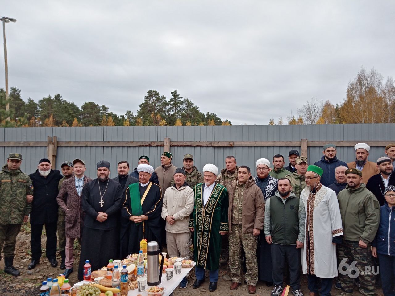 В память об участника СВО рядом с Шувакишским лесопарком построят мечеть  На закладку первого камня в Екатеринбург приехали военные и муфтии со всей России, в том числе глава Духовного собрания мусульман страны Альбир Крганов.   Чтобы настроиться на мероприятие, перед церемонией прочитали строки из Корана.