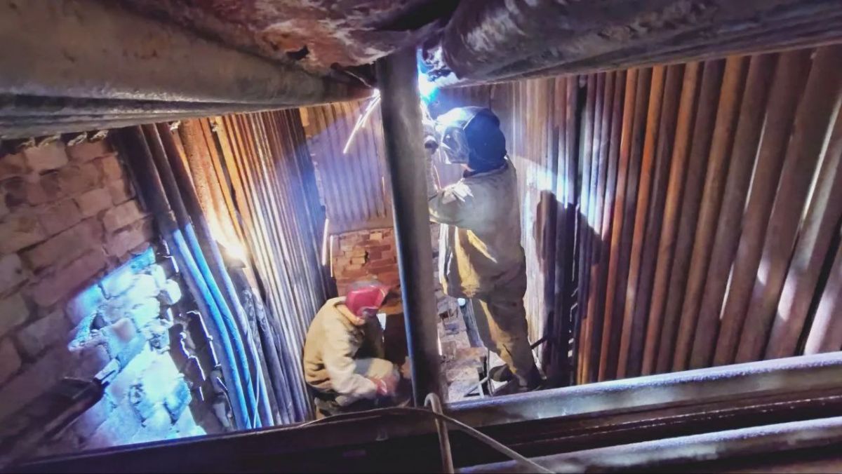 Жителям Карабаново сообщили об устранении проблем с теплоснабжением newsvladimir ru fn 1803421 html Карабаново снова греется от стационарной котельной Новая деталь для еще одного котла уже на месте но сам он пока на ремонте Тепло в домах как положено если нет проверьте у УК Прислать новость Подписаться Мы в MAX