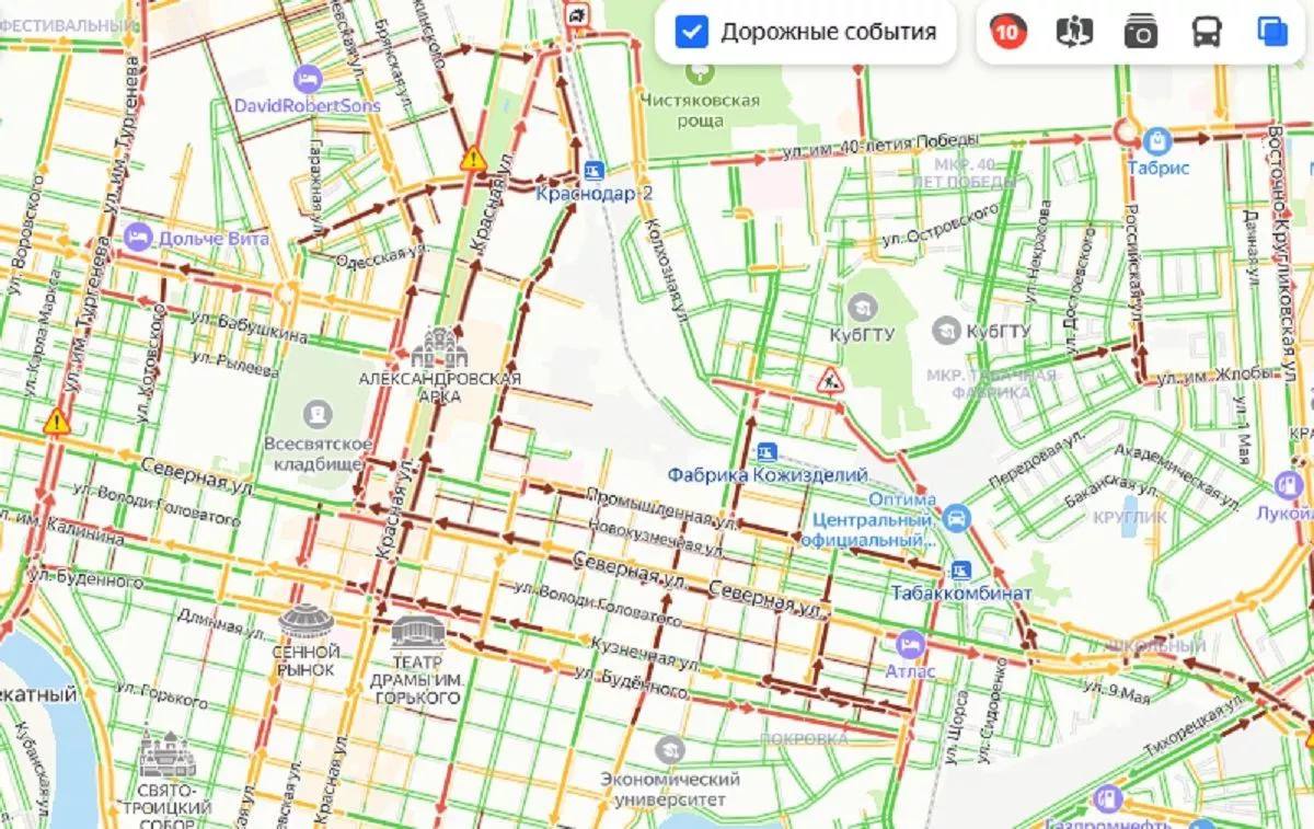 В Краснодаре образовались 10-балльные пробки.   Стоит центр города – улицы Красная, Рашпилевская, Гаврилова, Коммунаров и Одесская. Пробка на въезде в город через Тургеневский мост. Стоит Северная и параллельные ей улицы.  Если думали податься сегодня куда-то на авто, то, может, это знак?