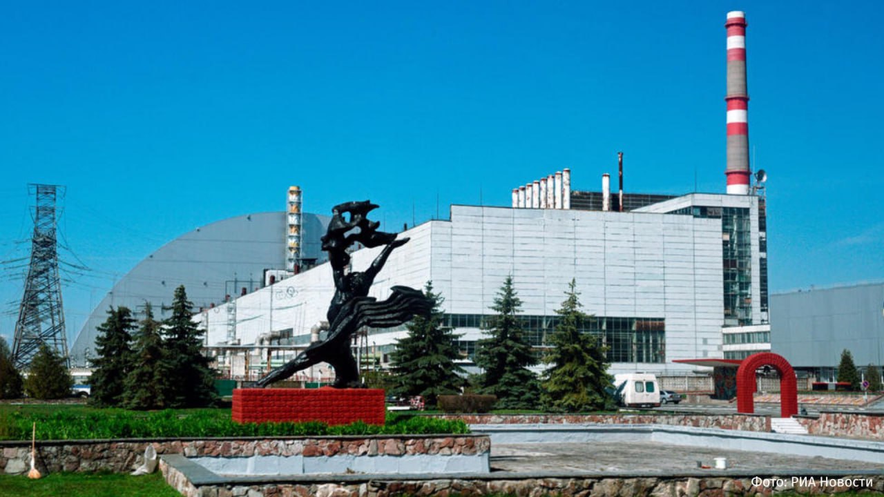 Новый саркофаг на Чернобыльской АЭС утратил свои основные функции безопасности заявили в МАГАТЭ Несмотря на это по информации агентства несущие конструкции или системы мониторинга не получили необратимых повреждений Организация провела ремонтные работы на крыше Отмечается что комплексное восстановление остаётся необходимым для предотвращения дальнейшей деградации и обеспечения долгосрочной ядерной безопасности РЕН ТВ в Telegram в MAX