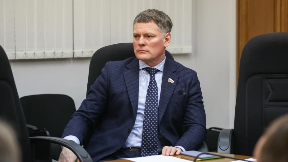 Владелец воронежской сети Русский Аппетит Андрей Прытыкин останется в СИЗО до 5 декабря Мужчину обвиняют по ч 1 ст 30 ч 4 ст 291 УК РФ покушение на дачу взятки должностному лицу в крупном размере Андрей Прытыкин является одним из фигурантов дела о мошенничестве на выборах по которому были осуждены бывший вице мэр Воронежа Юрий Бавыкин и его экс помощница Светлана Васькова Подписывайтесь на группу РИА Воронеж в Max
