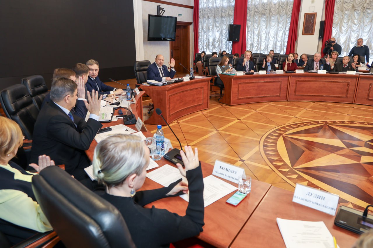 Закон о тишине вступит в силу с 1 февраля 2026 года в ЕАО В ЕАО был разработан и принят закон Об обеспечении тишины и покоя граждан на территории Еврейской автономной области Теперь в рабочие дни тишину необходимо будет соблюдать с 22 00 до 08 00 также нельзя будет проводить шумные ремонтные работы в обеденный перерыв с 13 00 до 15 00 Закон вступит в силу с 1 февраля 2026 года Подробнее по ссылке   riabir ru 474172