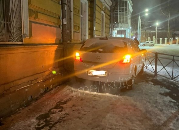 Мужчину и женщину сбили на улице Ленина в Иркутске За рулем автомобиля была молодая девушка    Читать подробнее на сайте...