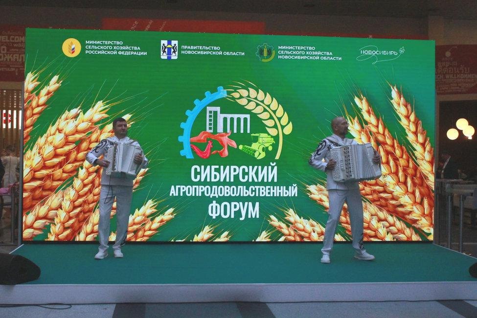 Сибирь житница России На площадке Новосибирск Экспоцентра 5 7 ноября проходит агропродовольственный форум участие в котором принимают депутаты Законодательного Собрания Новосибирской области Подробнее читайте на сайте Заксобрания