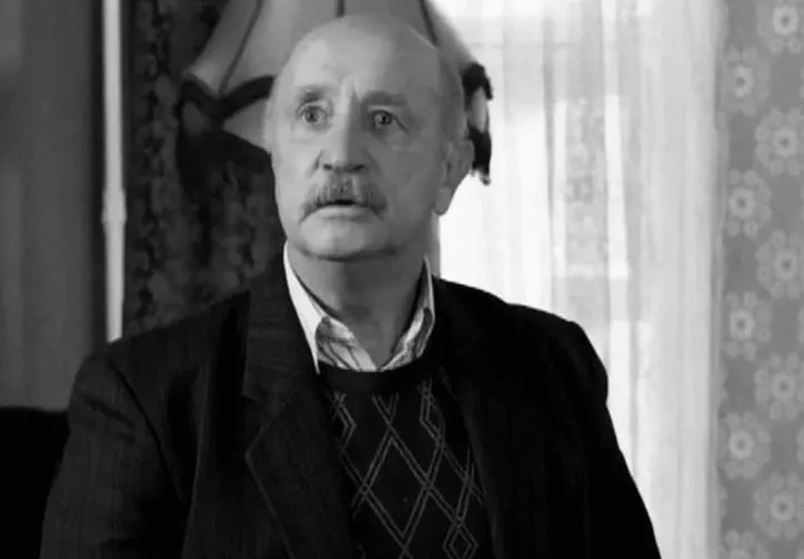 Ушел из жизни заслуженный артист России Вадим Александров Советский и российский актер скончался в возрасте 87 лет Вадим Александров известен зрителям по ролям в таких фильмах и сериалах как Кин Дза Дза Мы из джаза Папины Дочки Воронины Моя прекрасная няня и Каменская Розыгрыш сертификатов Вечерка в MAX