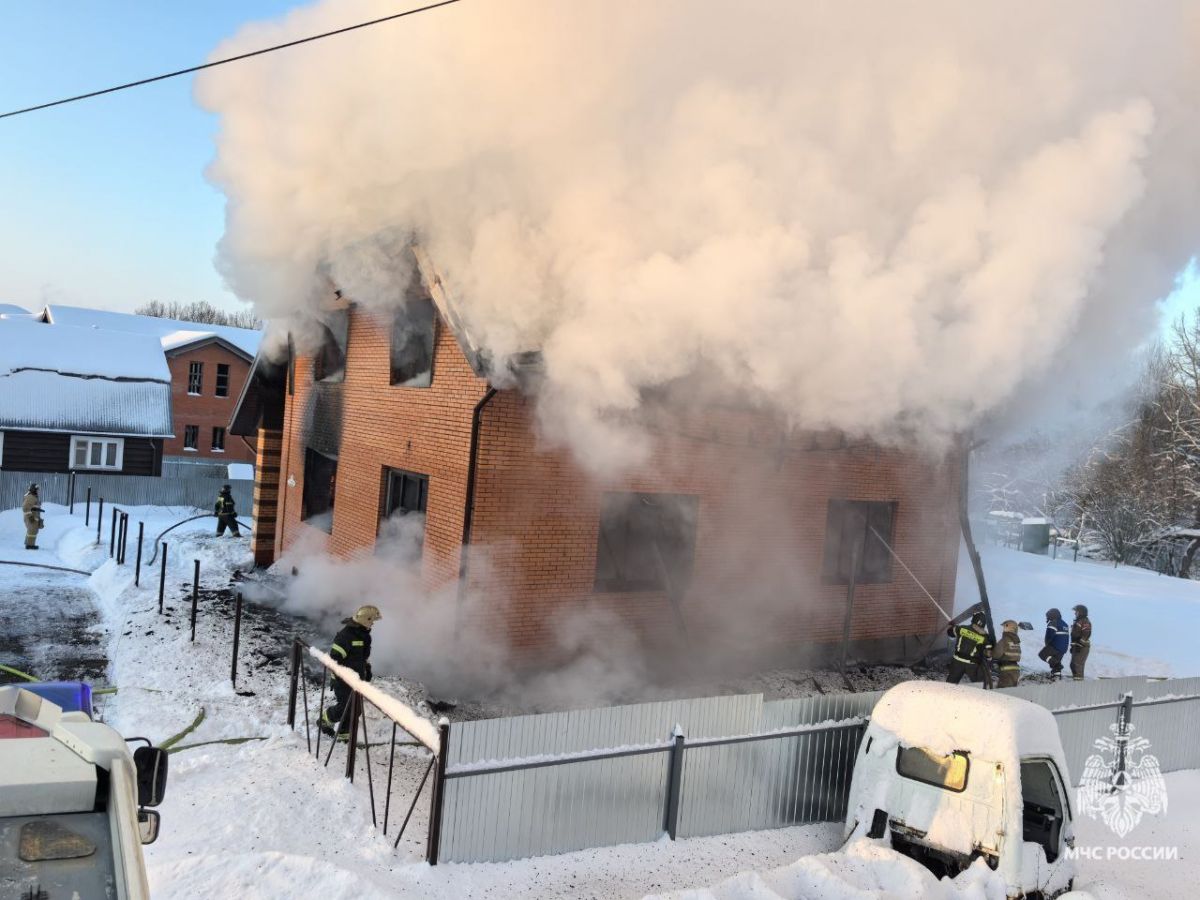 Тульские спасатели потушили пожар в деревне Хопилово   newstula ru fn 1784935 html Тульские спасатели потушили пожар в деревне Хопилово В результате пожара никто не пострадал   Прислать новость Подписаться   Мы в MAX