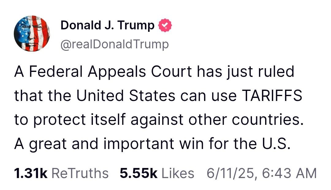 Президент Трамп написал у себя в соцсети Правда, что федеральный апелляционный суд подтвердил право США использовать тарифы, чтобы защитить себя от других стран. Так же президент указал, что это огромная победа США. Однако, поясню, что судьи не выносили никакого решения по существу спора и даже не высказывались по нему. Это больше процессуальное решение разрешить указам президента действовать на время рассмотрения апелляции, но как можно скорее рассмотреть жалобу.