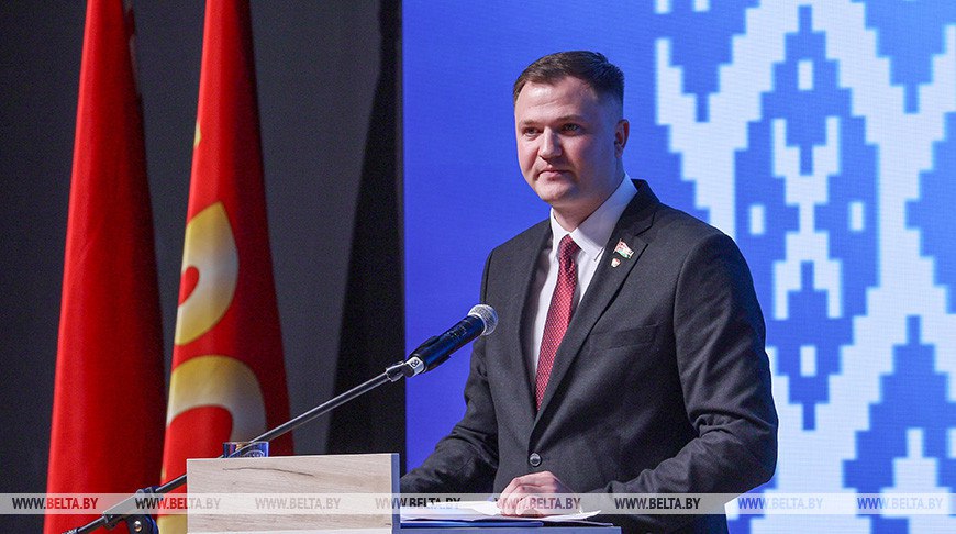 Центральный комитет ОО БРСМ возглавил Владимир Павловский Первого секретаря Центрального комитета избрали на 46 м съезде ОО БРСМ Владимир Павловский выпускник Могилевского государственного университета Он работал в педагогической сфере возглавлял Могилевский мясокомбинат В настоящее время является членом Постоянной комиссии по здравоохранению физической культуре семейной и молодежной политике Палаты представителей Национального собрания Республики Беларусь   БРСМ это мощная и нужная организация созданная по инициативе Президента БРСМ не просто опора это школа жизни где каждый найдет поддержку сказал Владимир Павловский  Он отметил что молодежь должна вносить свой вклад в сохранение исторической памяти быть не просто участниками а задавать темп жизни  Поддержать канал бустами Inst TikTok ВК OK FB