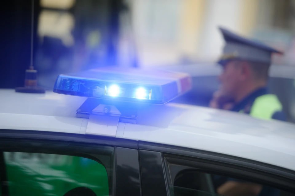 В Челябинске эвакуировали IT лицей из за сообщения о подозрительном предмете Утром 9 сентября в IT лицее микрорайона Привилегия в Челябинске произошла эвакуация Школьников не пускали в здание а на месте дежурила машина скорой помощи Как сообщили в пресс службе полиции поступило сообщение о подозрительном предмете на территории школы На место незамедлительно выехали сотрудники полиции После проверки информация не подтвердилась рассказали в ведомстве Сейчас IT лицей работает в обычном режиме Подписаться на chelkp