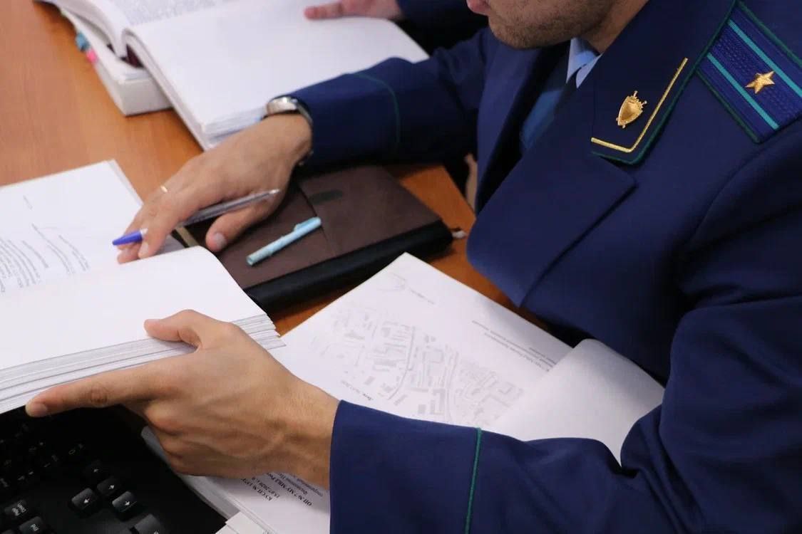 В Херсонской области после вмешательства прокуратуры 96-летней жительнице Алешкинского округа произведен перерасчет пенсии Прокуратура Херсонской области, по обращению дочери 96-летней жительницы Алешкинского округа, провела проверку исполнения законодательства в сфере пенсионного обеспечения и социальной защиты граждан. Установлено, что пожилой женщине в силу преклонного возраста положен перерасчет пенсии по старости, однако в силу возраста она самостоятельно не могла обратиться в уполномоченные органы. Работниками прокуратуры от имени заявительницы подготовлено соответствующее заявление и собран необходимый пакет документов, которые были направлены в клиентскую службу Алешкинского муниципального округа Отделения Фонда пенсионного и социального страхования Российской федерации по Херсонской области. По результатам рассмотрения заявления женщине произведен перерасчет пенсии в сторону значительного увеличения. Кроме того, после произведенного перерасчета ей выплачена задолженность в сумме свыше 75 тыс. рублей. Наш сайт - Прокуратура Херсонской области