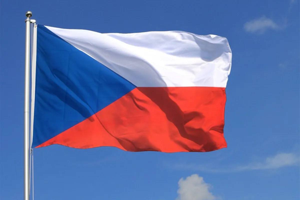 Массовое отключение электричества в Чехии: в Праге не работают линии метро и трамваи, люди застряли в лифтах — местное издание Deník Также нет света в ряде городов на севере Чехии, отменён поезд до Праги. Причиной может быть неисправность одной из частей подстанции. КК