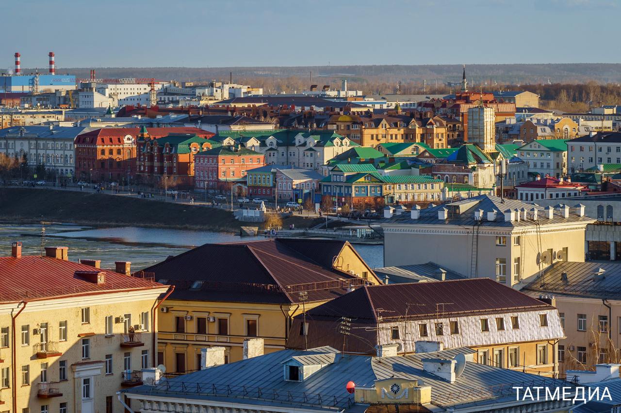 Казань заняла 46-е место в рейтинге городов мира по дороговизне недвижимости  Согласно исследованию портала Numbeo, семья в столице РТ должна откладывать свой семейный доход на протяжении 16,6 года, чтобы купить усредненную местную квартиру.  Москва в данном рейтинге заняла 37-е место  17,6 года , Калининград и Санкт-Петербург – 52-е и 53-е места соответственно с результатом в 15,7 года.