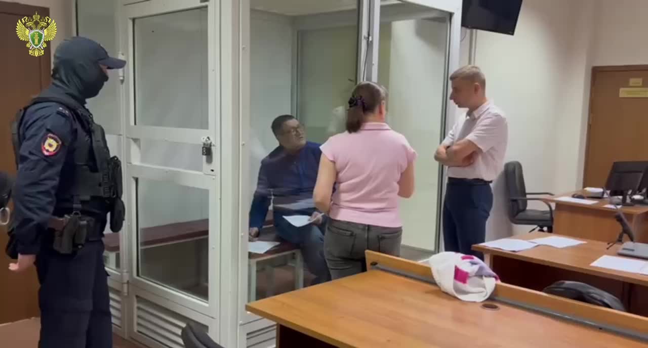 Суд приговорил полицейских и наркоторговца к длительным срокам лишения свободы
