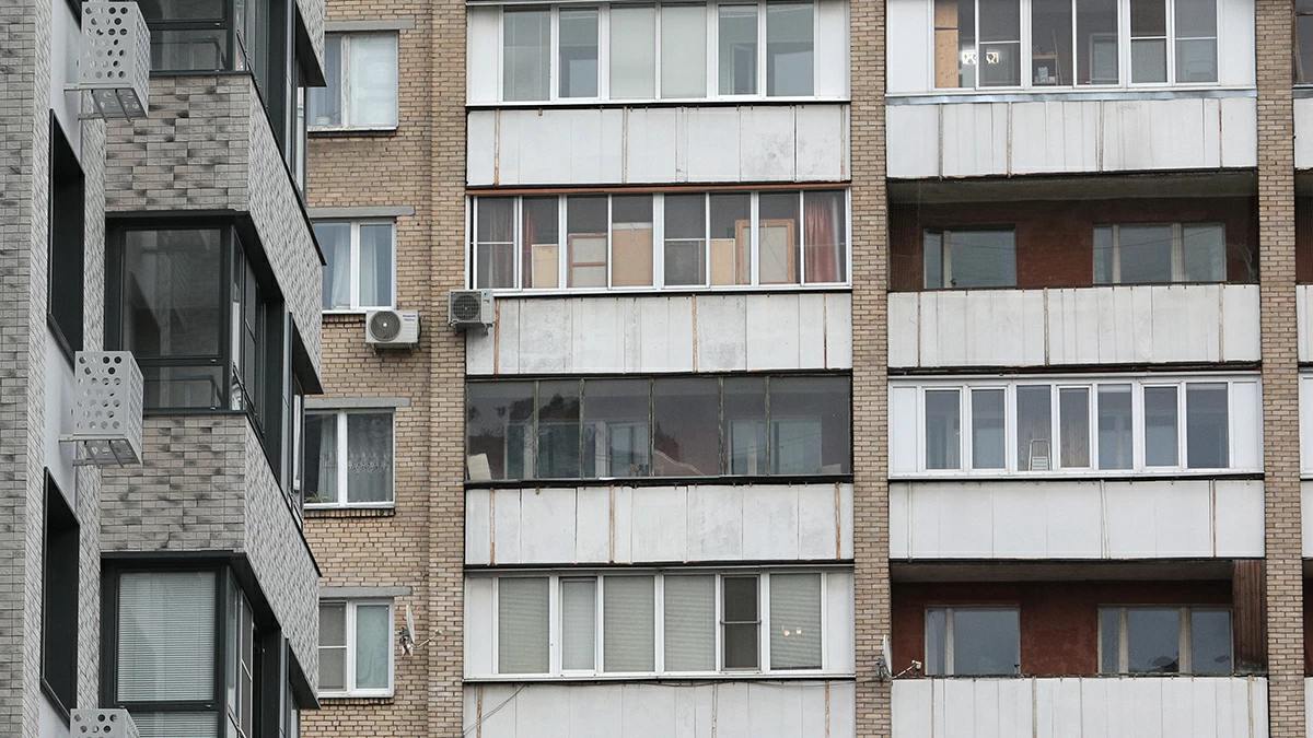 Многодетные семьи Петербурга смогут получить 550 000 руб. на погашение ипотеки  Региональную выплату в размере 550 000 руб. на погашение ипотеки хотят вести в Петербурге для многодетных семей. На такую меру могут рассчитывать семьи, в которых третий и последующие дети родились с 1 января 2025 г. по 31 декабря 2027 г.   Выплата будет осуществляется однократно в отношении одного ипотечного кредита.    В случае, если сумма задолженности меньше 550 000 руб., оставшиеся средства могут быть использованы для погашения процентов по кредиту.   С 2019 г. в России в рамках государственной программы семьям, в которых с 1 января 2019 г. по 31 декабря 2030 г. родились третий или последующие дети, на погашение ипотеки предоставляется выплата в размере 450 000 руб. Санкт-Петербург собирается расширить программу погашения ипотечного кредита, увеличив ее до 1 млн руб.   : Евгений Разумный / Ведомости    Подпишитесь на «Ведомости Северо-Запад»