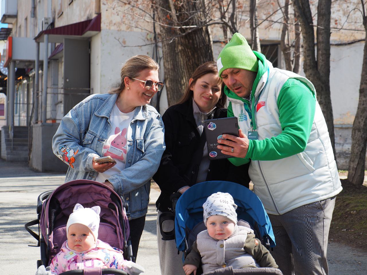 В Корсакове продолжается голосование по отбору общественных территорий для благоустройства в 2026 году. Жителям предложено выбрать победителя из четырех претендентов: сквер в районе пересечения улиц Островского и Котовского Муравьевский пост сквер рядом с домом № 30 на улице Советской площадь «Пять углов» Территория, набравшая большинство голосов, будет благоустроена в рамках национального проекта «Инфраструктура для жизни». Принять участие в голосовании могут граждане от 14 лет, используя подтвержденную запись на портале Госуслуг до 12 июня. Благоустройство общественных пространств на территории региона является приоритетным направлением в работе губернатора Валерия Лимаренко.