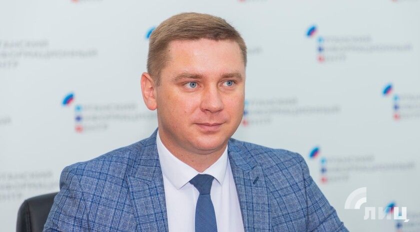 Внедрение обязательной маркировки товаров «Честный знак» в ЛНР отложено до 2026 года ⁠ Внедрение обязательной маркировки товаров «Честный знак» в ЛНР перенесли на год. Теперь она начнет действовать с 2026 года. Об этом на брифинге в ЛуганскИнформЦентре сообщил координатор федерального партийного проекта «Единой России» «Предпринимательство» в ЛНР Алексей Белецкий.  Он рассказал, что такое решение было принято после обращений предпринимателей Республики, которые столкнулись с необходимостью одновременно внедрять контрольно-кассовую технику и маркировку товаров в соответствии с Федеральным законом № 54-ФЗ.  «Для наших предпринимателей это было ново, и не все предприниматели были готовы включиться и в систему „Честный знак“, и применять контрольно-кассовую технику. Но так как применение контрольно-кассовой техники ...  Подробнее>>>