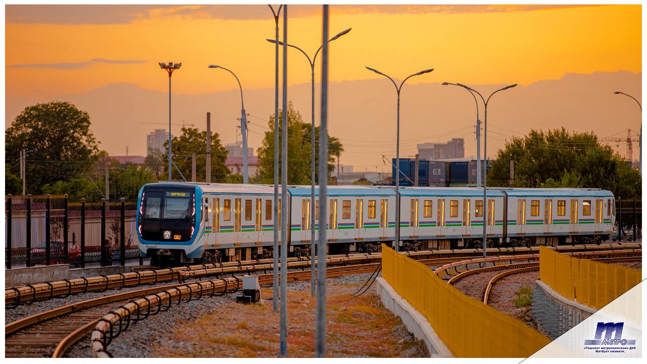 Хорошие новости сегодня возобновляется движение наземной кольцевой линии метро Ташкента  ГУП Ташкентский метрополитен сообщает что с утра 1 ноября движение поездов на наземном кольцевом направлении полностью восстановлено после проведённых технических работ По маршруту будут курсировать 12 составов с интервалом движения около 7 минут   В метрополитене также призвали пользователей и администраторов соцсетей доверять только официальным источникам информации Tashkent Land