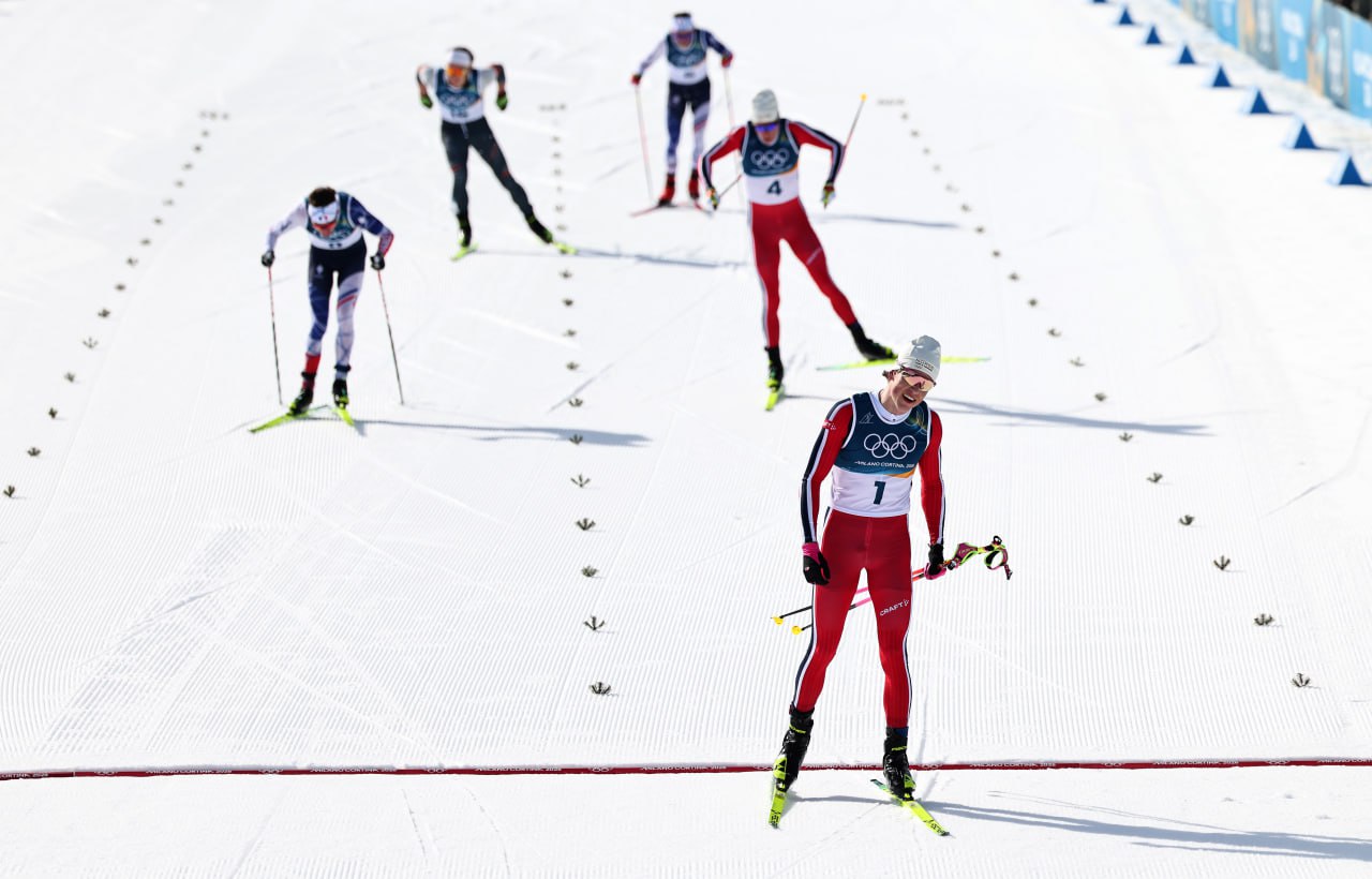 Подан протест на французского лыжника Деложа который пришёл впереди Коростелёва Он срезал дистанцию Судьи рассматривают апелляцию Награждение не началось Следим UPD Протест отклонён Савелий остался четвёртым Match TV