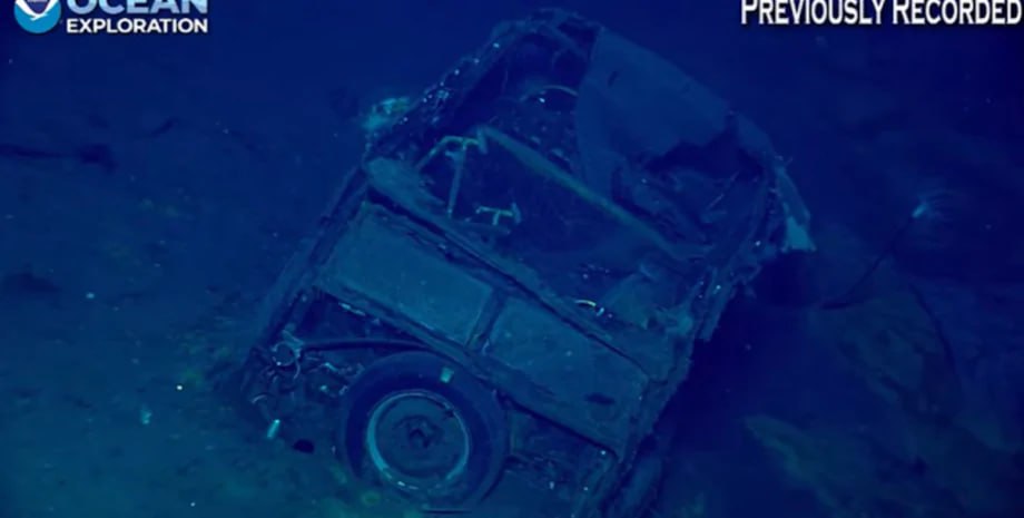 На дне Тихого океана найден загадочный автомобиль: ученым нужна помощь в его идентификации На борту авианосца времен Второй мировой войны, потопленного японскими войсками в Тихом океане, обнаружен неожиданный груз: загадочный автомобиль. Никто не знает, как или почему автомобиль оказался на борту USS Yorktown и ученые просят помощи в его идентификации. Подробнее читайте в нашей рубрике Фокус. Наука.