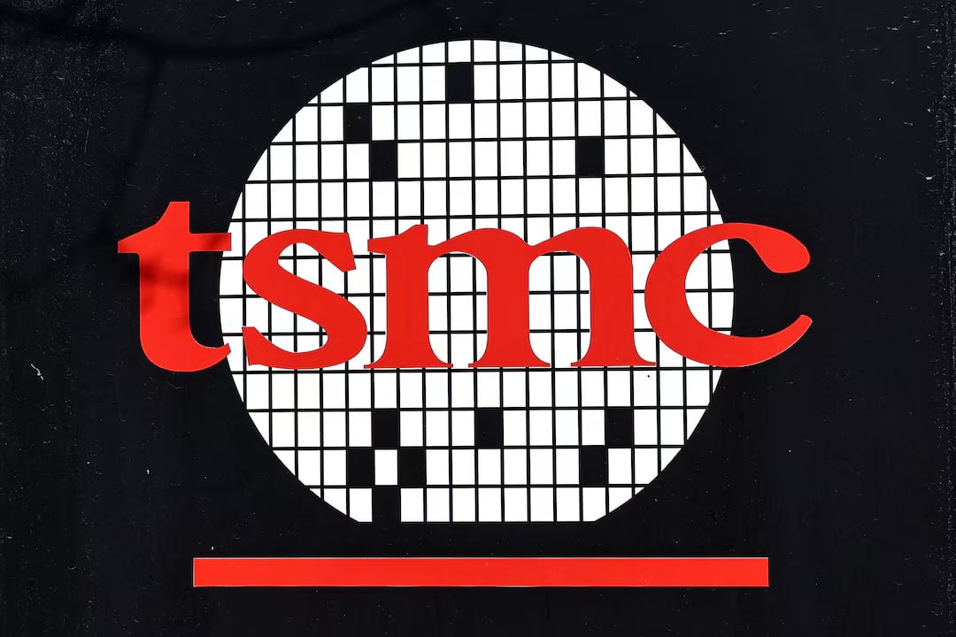 TSMC повысит цены на передовые чипы до 10 из за огромного спроса со стороны клиентов О повышении стоимости техпроцессов N3 и N5 от TSMC тайваньское издание Taiwan Economic Daily TED со ссылкой на собственные источники внутри компании Производитель уже начал уведомлять своих клиентов о росте цен на свою продукцию Стоимость готовых пластин увеличится на 3 10 Размер повышения будет зависеть от уровня закупок конкретного клиента и характера сотрудничества Основной причиной повышения цен называют чрезвычайно высокий спрос на чипы со стороны производителей мобильных устройств и решений для ИИ TSMC Nvidia AMD intel ИИ ARCHiTECH Чат