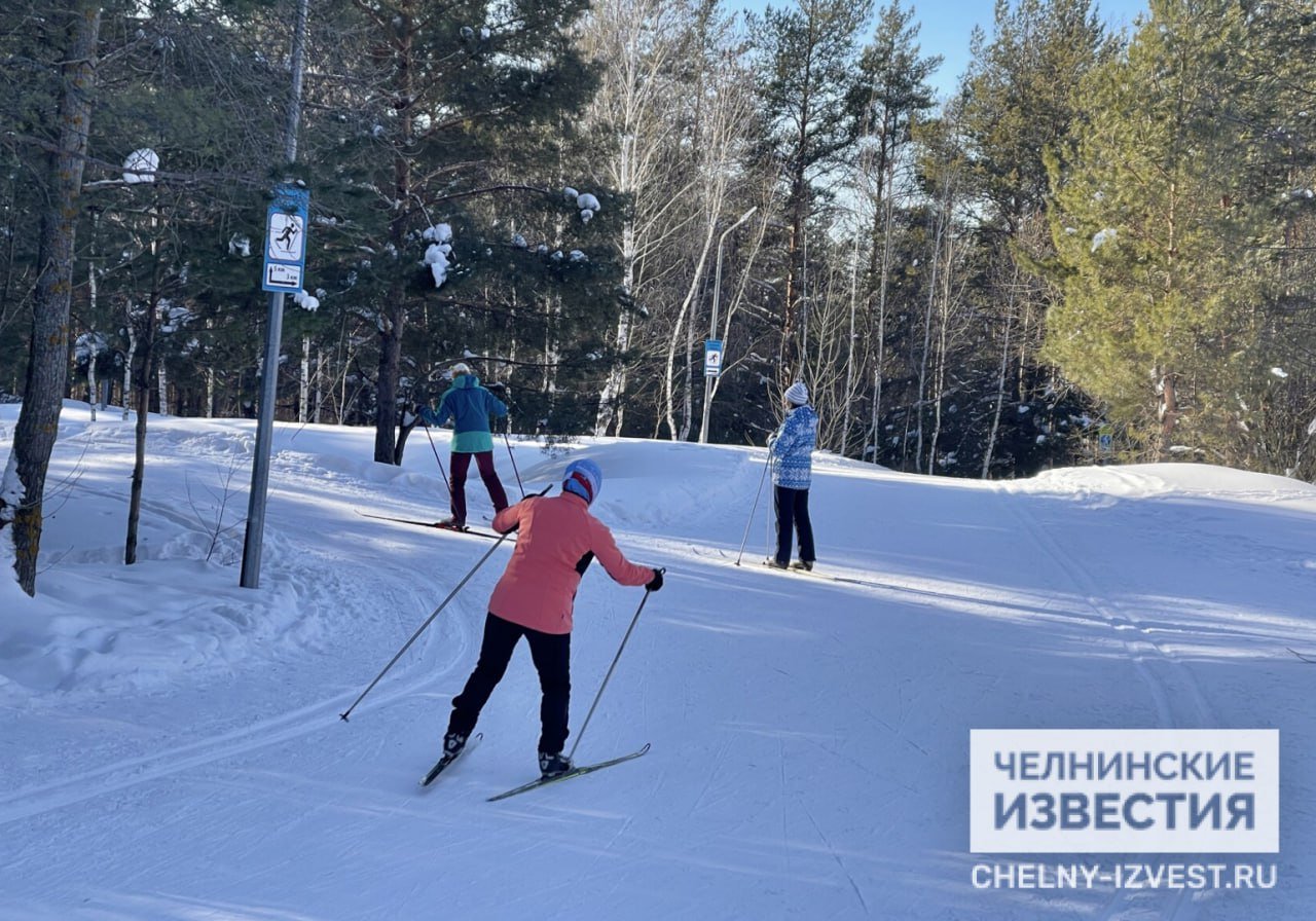 Горнолыжные курорты Татарстана и Удмуртии подняли цены в новом сезоне  Горнолыжный курорт «Ян», который находится в Альметьевском районе Татарстана, откроется 21 декабря. Стоимость одного подъема здесь в этом году будет стоить: в будни  - 200 рублей, в праздники – 300 рублей. Шесть подъемов – 660 рублей в будни и 1020 рублей по праздникам. Один час проката лыж в будни – 400 рублей, в праздничные дни – 800 рублей, прокат сноуборда – 500 и 1000 рублей соответственно.  Подробности - в материале на сайте "Челнинских известий"