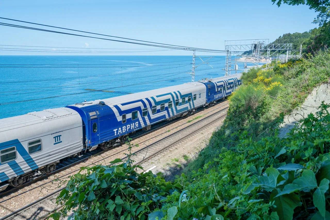 В связи с плановыми ремонтными работами на инфраструктуре и корректировкой расписания временно приостановлена продажа билетов на поезда 7 8 Санкт Петербург Севастополь отправлением из Санкт Петербурга с 12 по 22 мая 28 Москва Казанская Симферополь отправлением из Москвы с 13 по 15 мая и с 18 по 22 мая 92 Москва Казанская Севастополь отправлением из Москвы с 12 по 14 мая и с 17 по 21 мая 92 Севастополь Москва Казанская отправлением из Севастополя с 11 по 13 мая и с 16 по 20 мая 180 Евпатория Санкт Петербург отправлением из Евпатории с 10 по 20 мая   Ремонтные работы на железной дороге необходимы чтобы обеспечивать безопасность движения поездов и пунктуальное соблюдение расписания Об открытии продаж билетов на указанные поезда мы проинформируем дополнительно