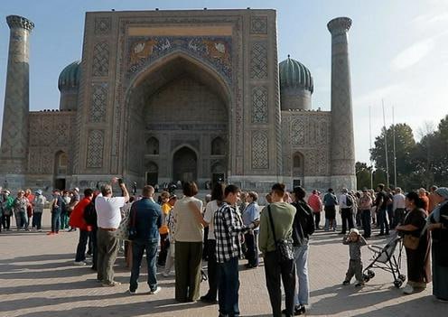 В январе ноябре 2025 года в Узбекистане экспорт туристических услуг достиг отметки 4 4 млрд что на 44 выше показателя зафиксированного за аналогичный период прошлого года За первые одиннадцать месяцев текущего года страну посетили 10 7 млн иностранных туристов что на 114 больше чем в январе ноябре 2024 го Положительная динамика объясняется масштабной работой обеспечившей устойчивые темпы роста говорится в сообщении ведомства Подробнее на нашем сайте Актуальные новости из Центральной Азии fergananews