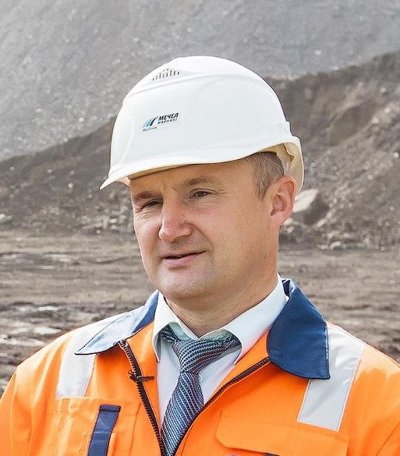 По имеющимся у нас данным новым генеральным директором Коршуновского ГОКа стал Алексей Иванов который с 2019 года занимал должность управляющего директора компании Якутугль