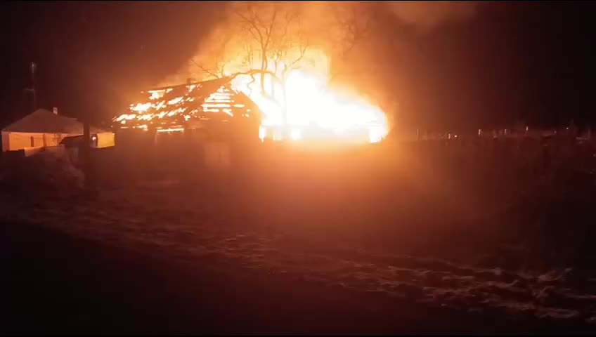 Пожар в жилом доме в селе Баткат Шегарского района